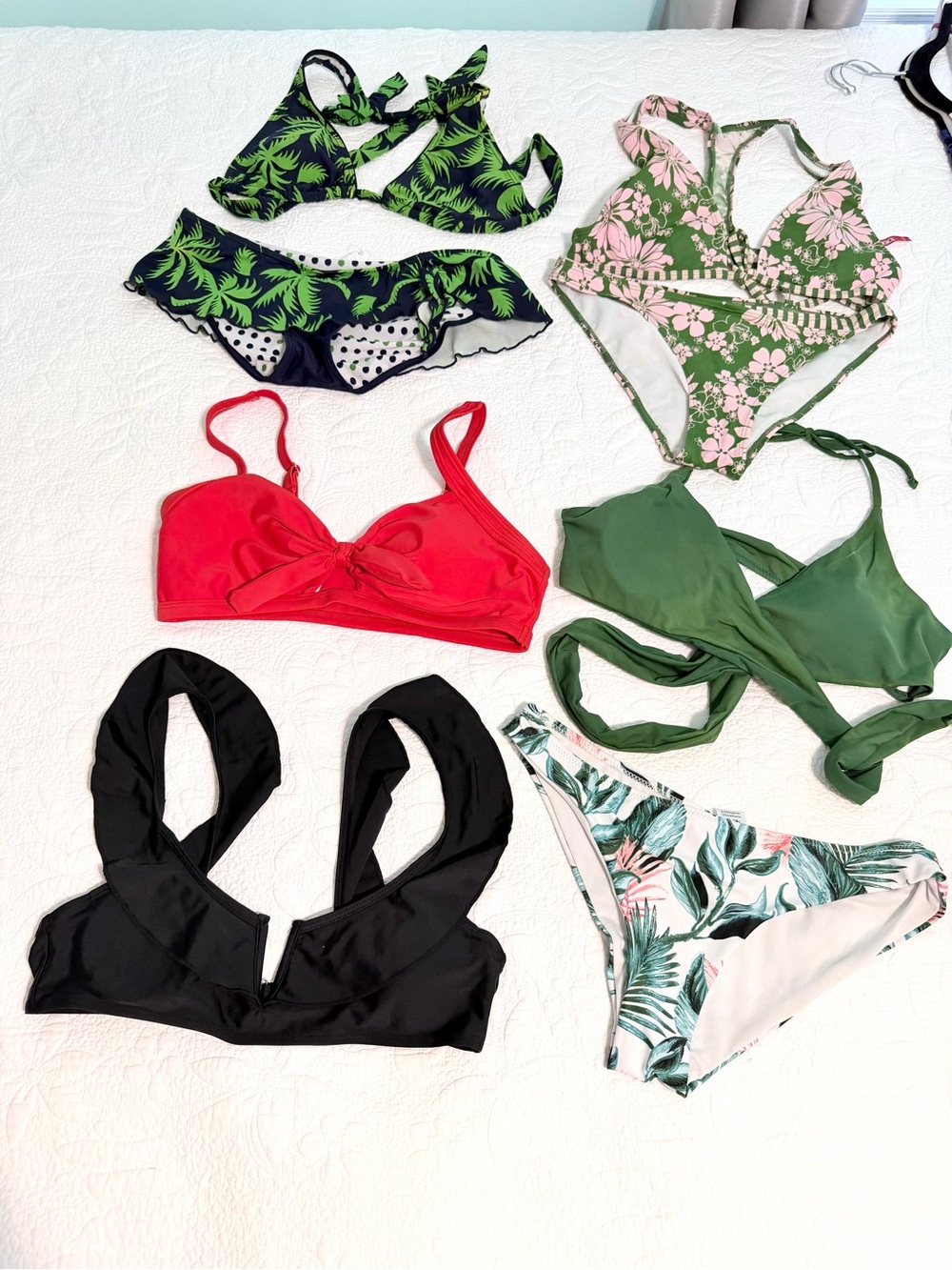 Bikini set fits size 6 small medium bundle lot of swimsuits Palm trees bongo